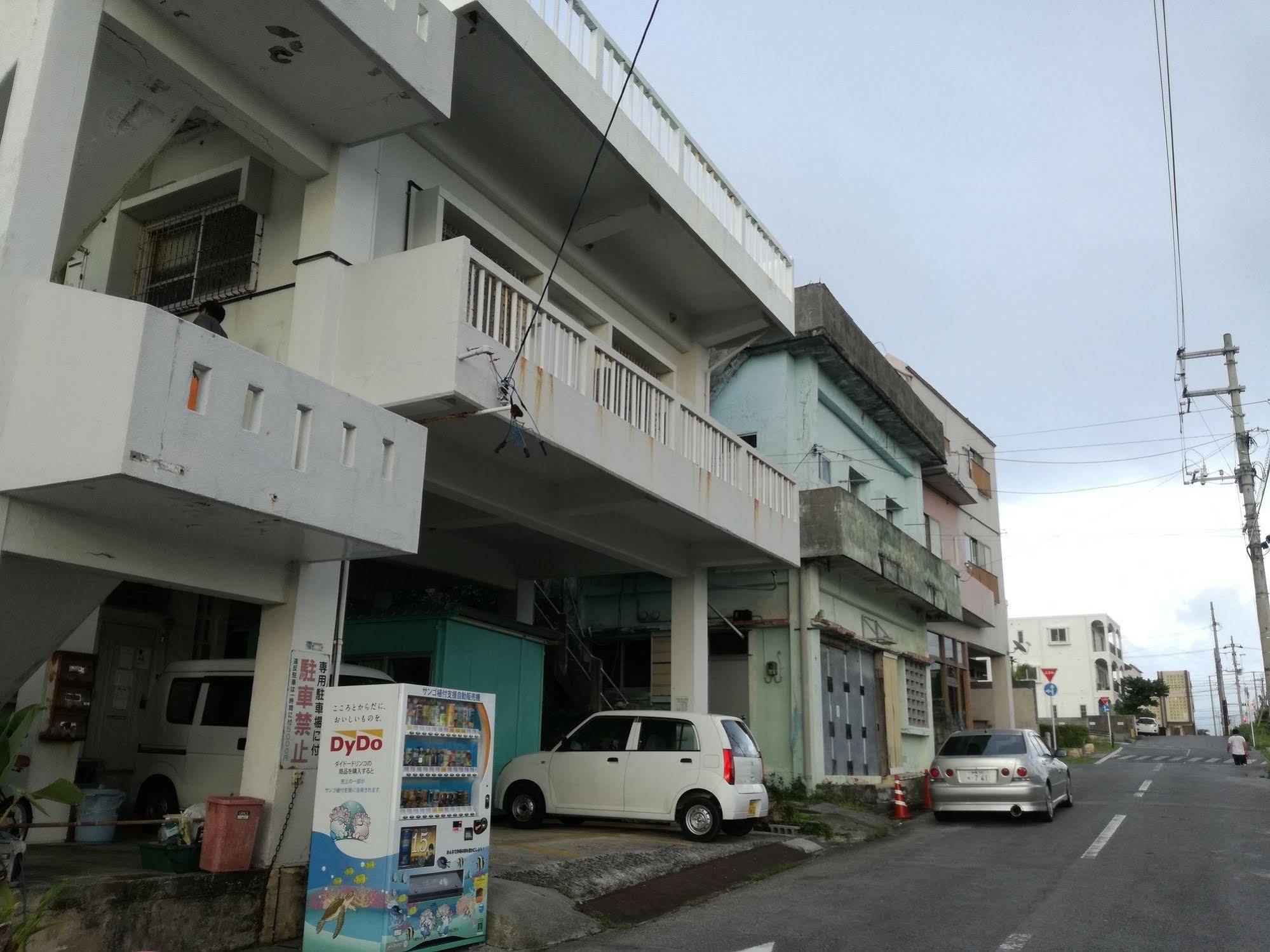 Koza Share House Hotel Okinawa Exterior foto
